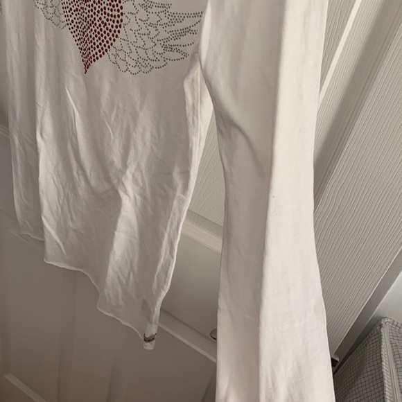 White T shirt with hearts. - Picture 5 of 6